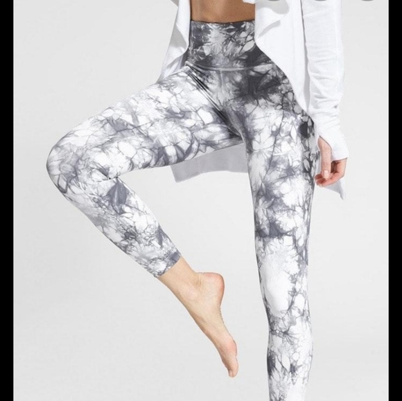Athleta Pants - Atheta 7/8 salutation tight